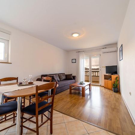 Apartmani Devcic Palit エクステリア 写真