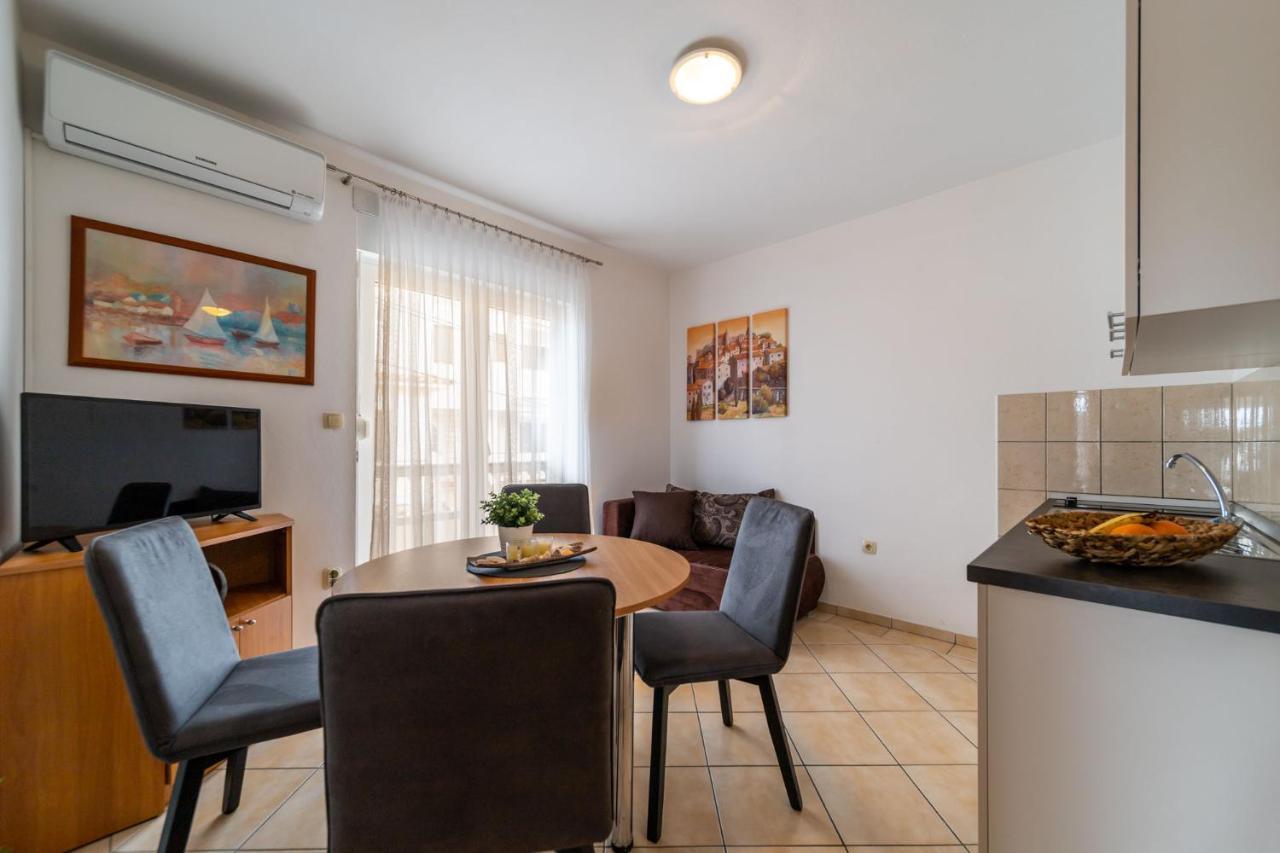 Apartmani Devcic Palit エクステリア 写真