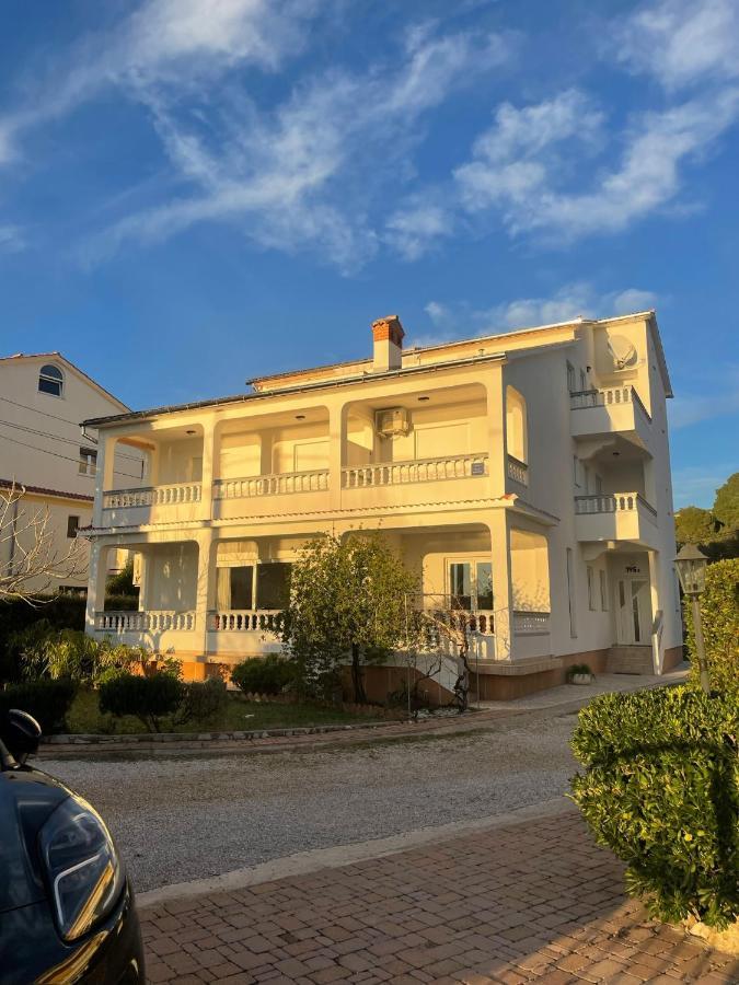Apartmani Devcic Palit エクステリア 写真
